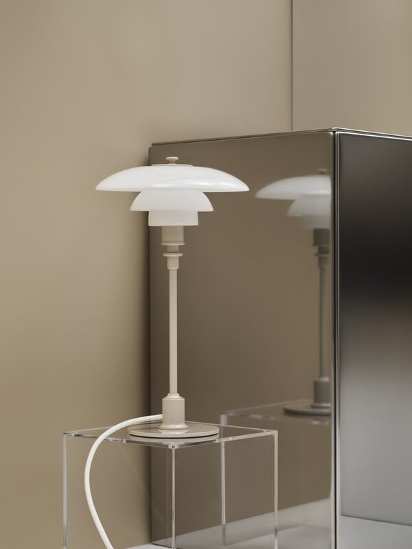 Louis Poulsen PH 2/1 pöytävalaisin, kiiltävä beige, näkymä 9