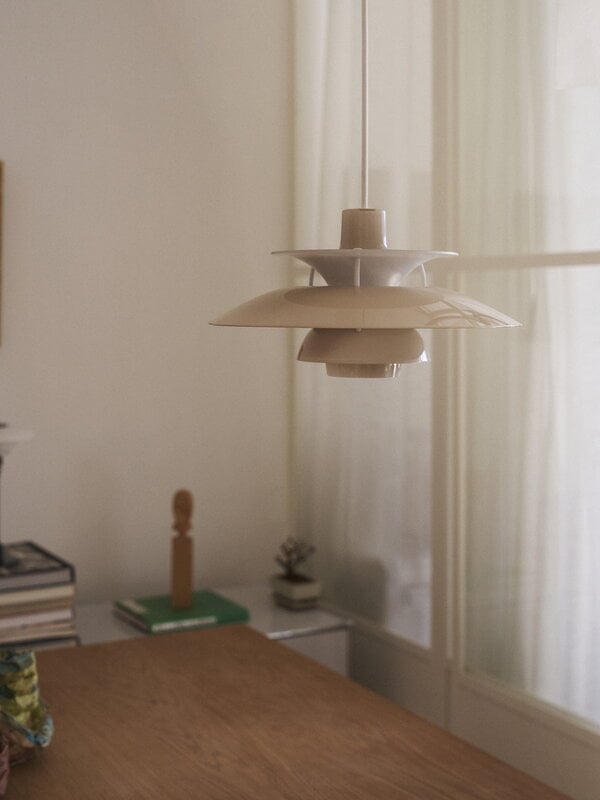 Louis Poulsen PH 5 320 Opal pendant, beige, view 8