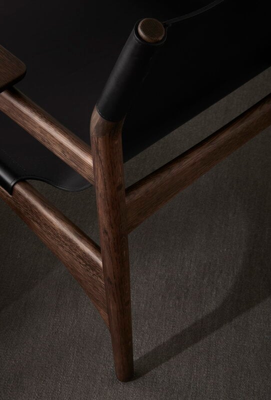 Karimoku Case N-LC02 Loungesessel, geräucherte Eiche - schwarzes Leder, dekorationsbild
