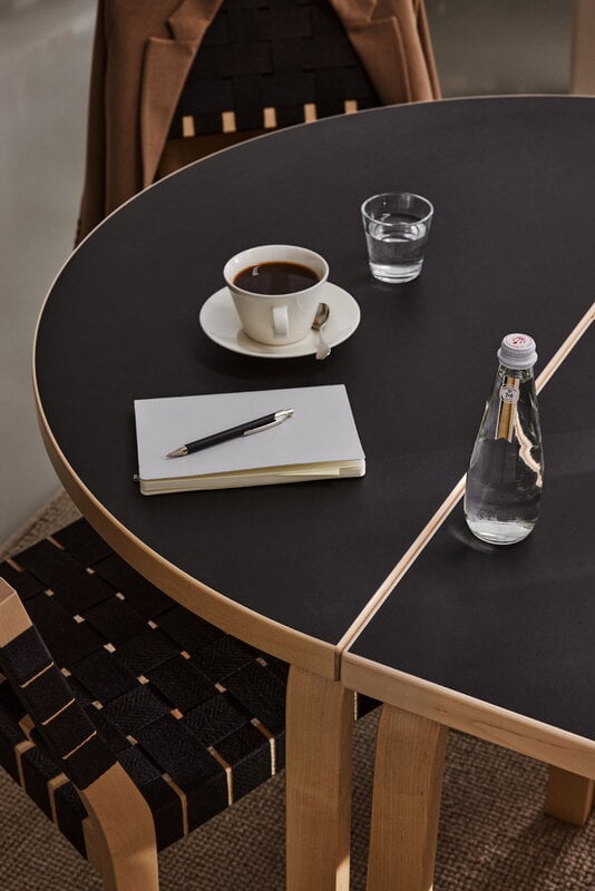 Artek Aalto Tisch 95, Birke - schwarzes Linoleum, Ansicht 3