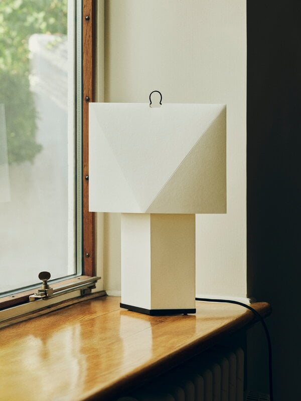 HAY Aplat table lamp, 660, white, decoration image