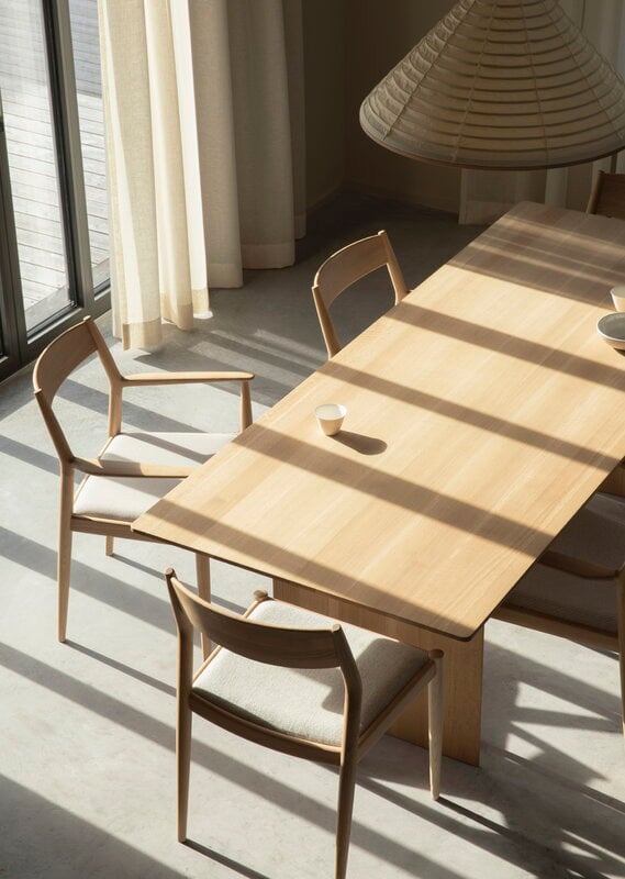Karimoku Case N-DT01 dining table, 90 x 200 cm, lacquered oak, decoration image