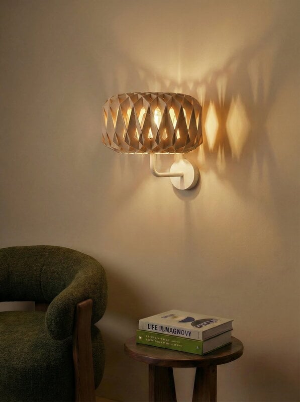 Pilke Lights Pilke Signature 25 varrellinen seinävalaisin, koivu, sisustuskuva