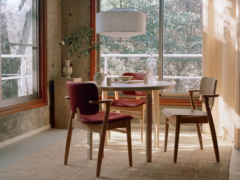 Artek Domus Stuhl, lackierte Eiche - Spectrum Terrakotta - Prestige Cognac, dekorationsbild