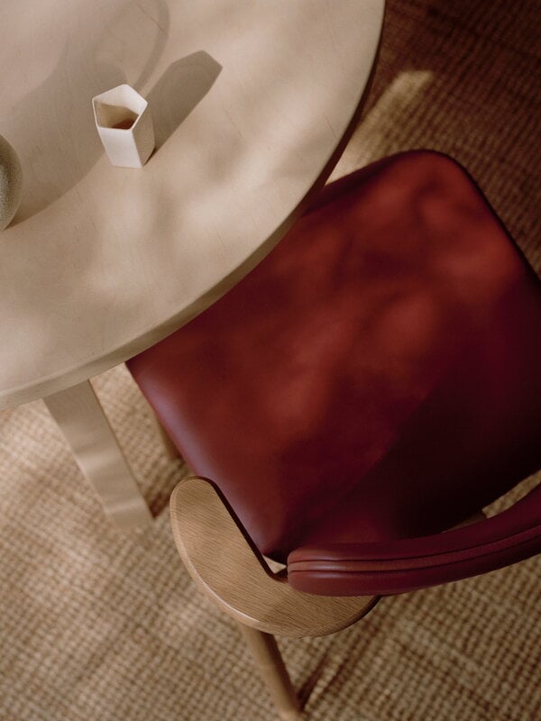 Artek Domus Stuhl, lackierte Eiche - Spectrum Terrakotta - Prestige Cognac, dekorationsbild