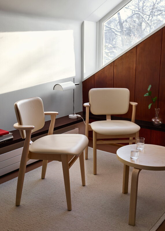 Artek Domus stol, lackerad björk - Prestige cream - Prestige nougat, dekorationsbild