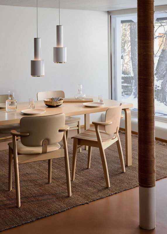 Artek Domus stol, lackerad björk - Prestige cream - Prestige nougat, dekorationsbild