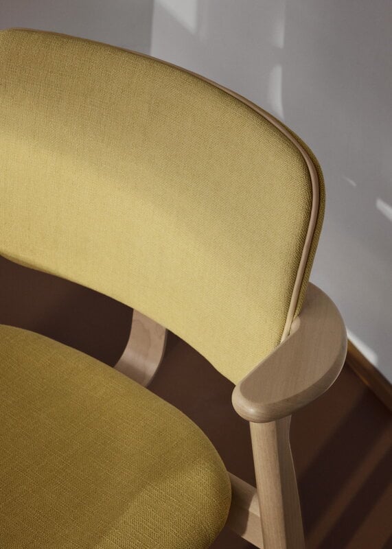 Artek Domus stol, lackerad björk - Hola canary - Prestige cream, dekorationsbild