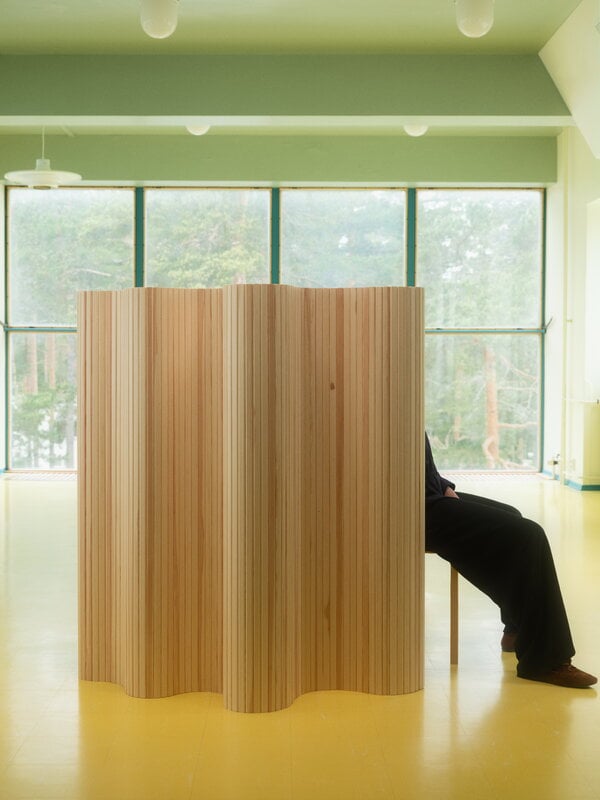 Artek Aalto Screen 100C, 130 x 200 cm, pine, decoration image