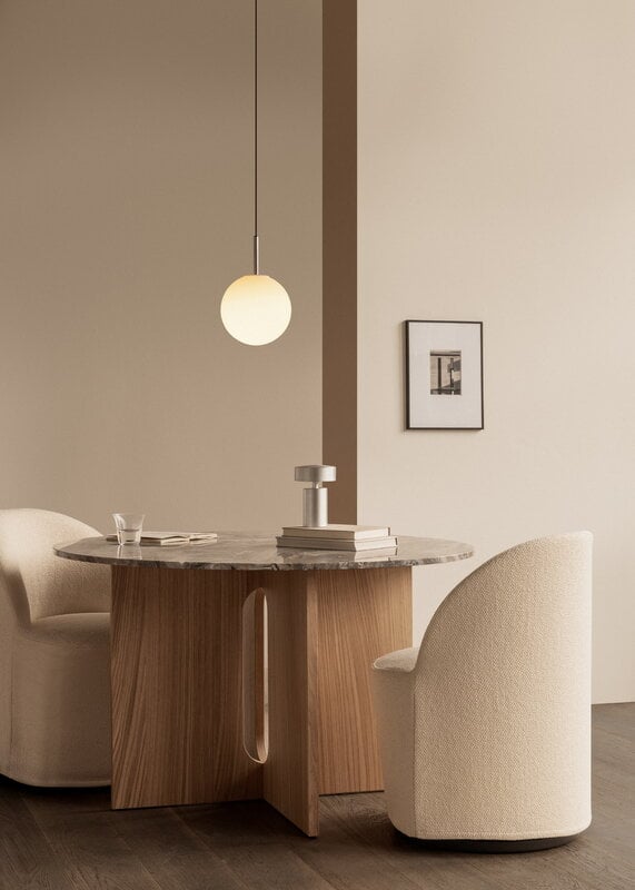 Audo Copenhagen TR Bulb pendel, polerad stål - matt opal, dekorationsbild