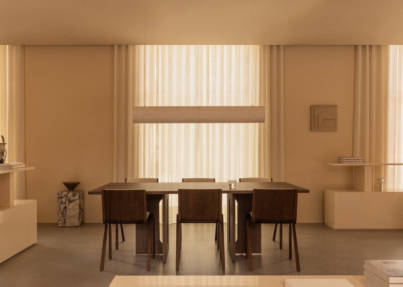 Audo Copenhagen Hashira Linear riippuvalaisin, raakapellava, sisustuskuva