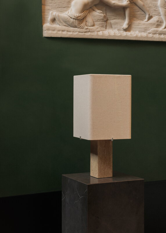 Audo Copenhagen Lampe de table Nonna, 49 cm, travertin sable - textile sable, image décorative