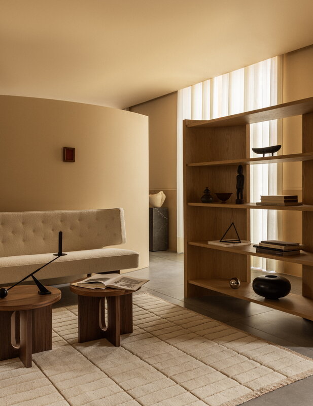 Audo Copenhagen Crescent kirjahylly, korkea, tammi, näkymä 5