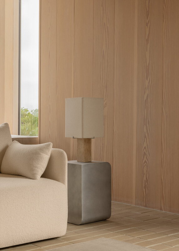 Audo Copenhagen Lampe de table Nonna, 49 cm, travertin sable - textile sable, image décorative