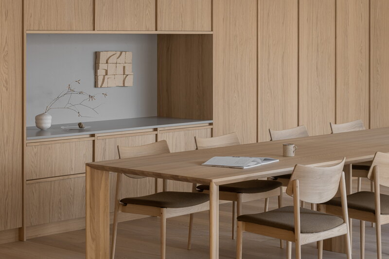 Karimoku Case A-DT02 ruokapöytä, 90 x 200 cm, lakattu tammi, sisustuskuva