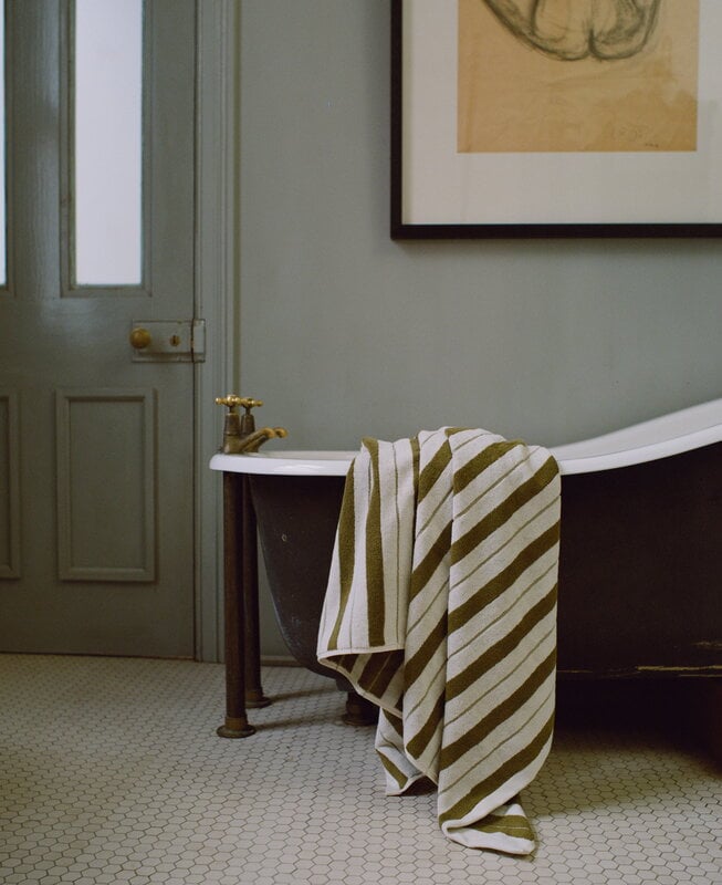 Baina Bath towel Franklin, 70 x 140 cm, caper - chalk, decoration image