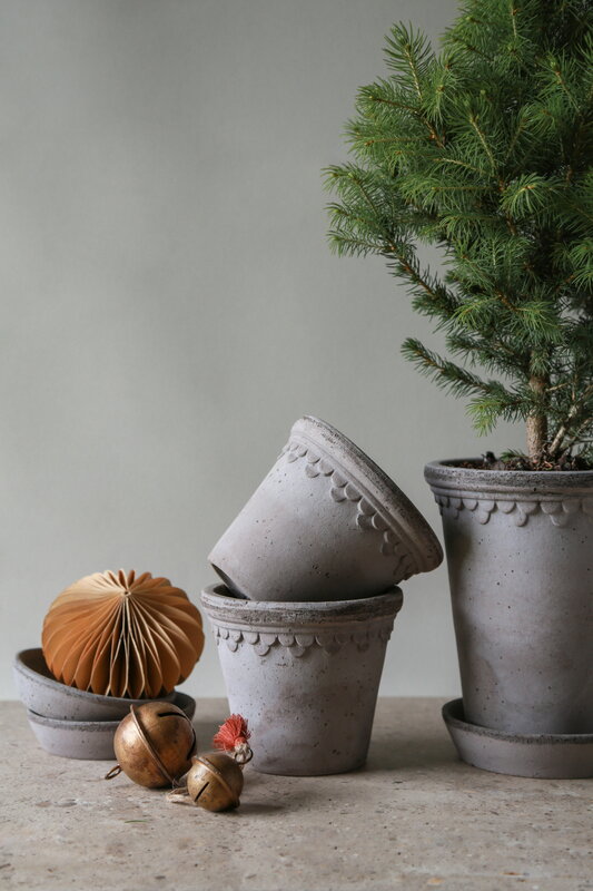 Bergs Potter Københavner Blumentopf mit Untersetzer, rohgrau, dekorationsbild