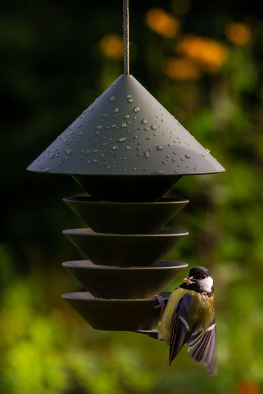 Mangiatoia per uccelli di design Pagoda nera -  Italia