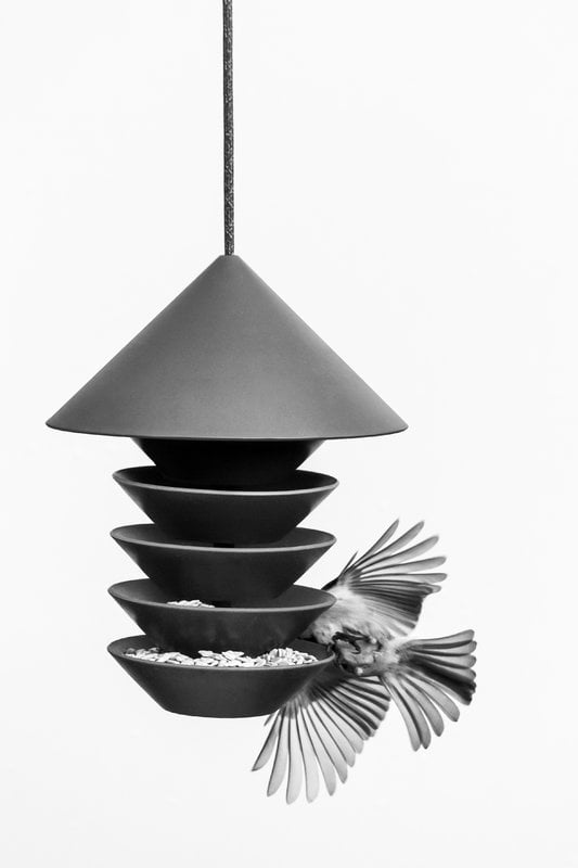 Mangiatoia per uccelli di design Pagoda nera -  Italia