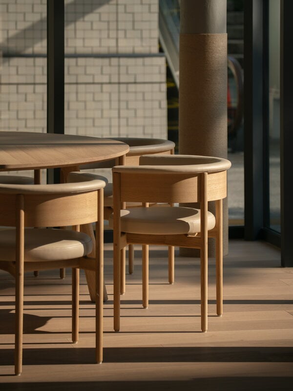 Karimoku Case N-SC01 side chair, lacquered oak - greige Vidar 4 0222, decoration image