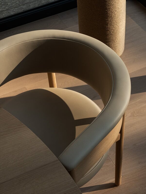 Karimoku Case N-SC01 side chair, lacquered oak - greige Vidar 4 0222, decoration image