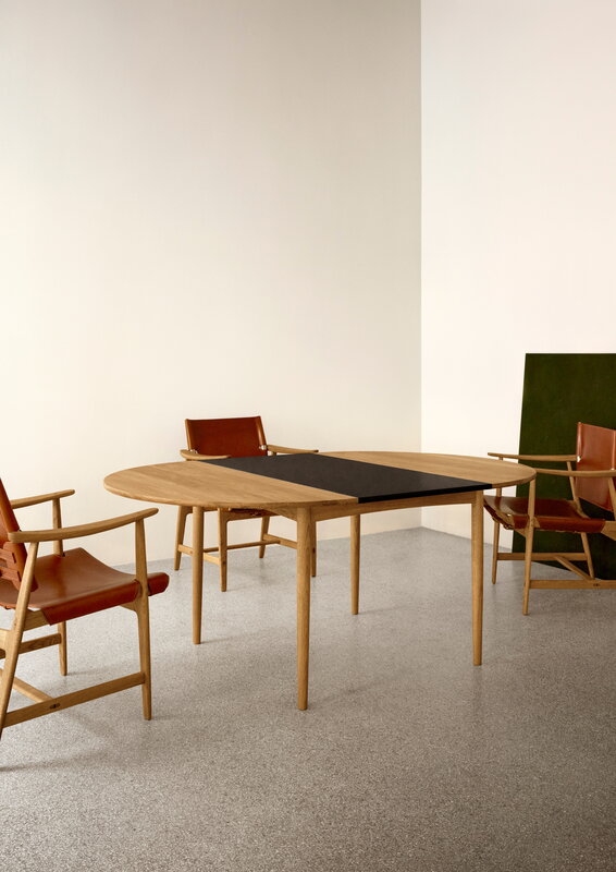 Carl Hansen & Søn BM0121 dining table, 120 cm, oiled oak, decoration image