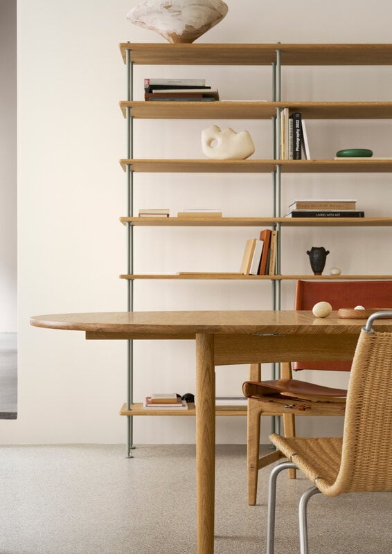 Carl Hansen & Søn BM0121 dining table, 120 cm, oiled oak, decoration image