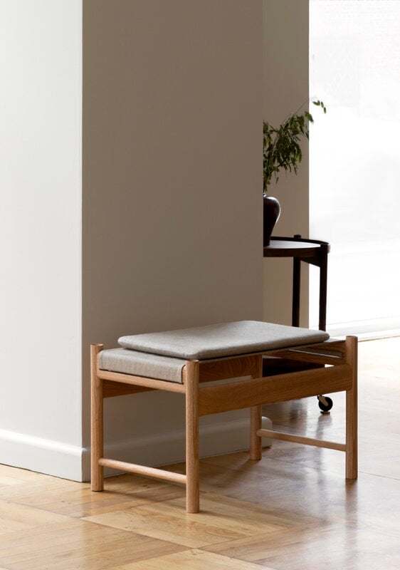 Brdr. Krüger HB stool, oiled oak - Kvadrat canva, decoration image