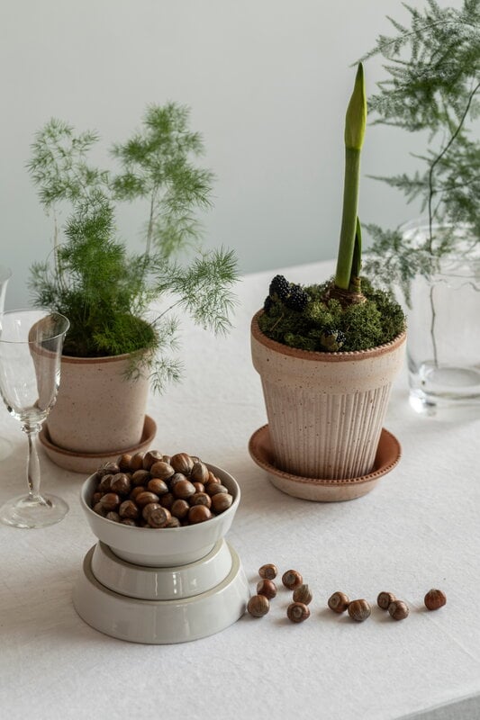Bergs Potter Simona Blumentopf mit Untersetzer, Raw Rosa, dekorationsbild