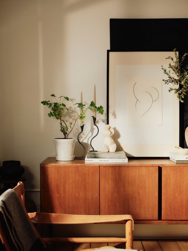 Bergs Potter Københavner maceta con plato, gres esmaltado color arena, imagen de decoración