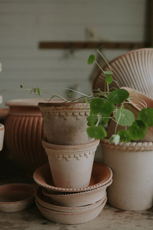 Bergs Potter Københavner Blumentopf mit Untersetzer, Raw Rosa, dekorationsbild
