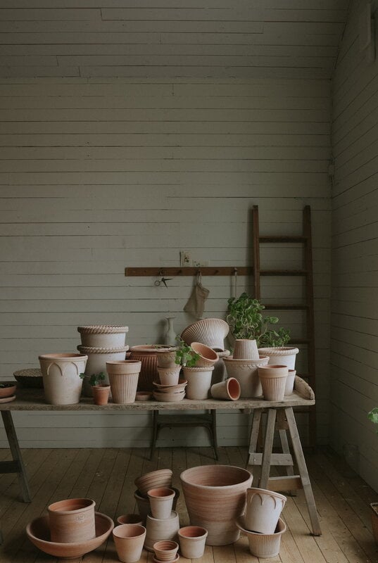 Bergs Potter Simona Blumentopf mit Untersetzer, Raw Rosa, dekorationsbild