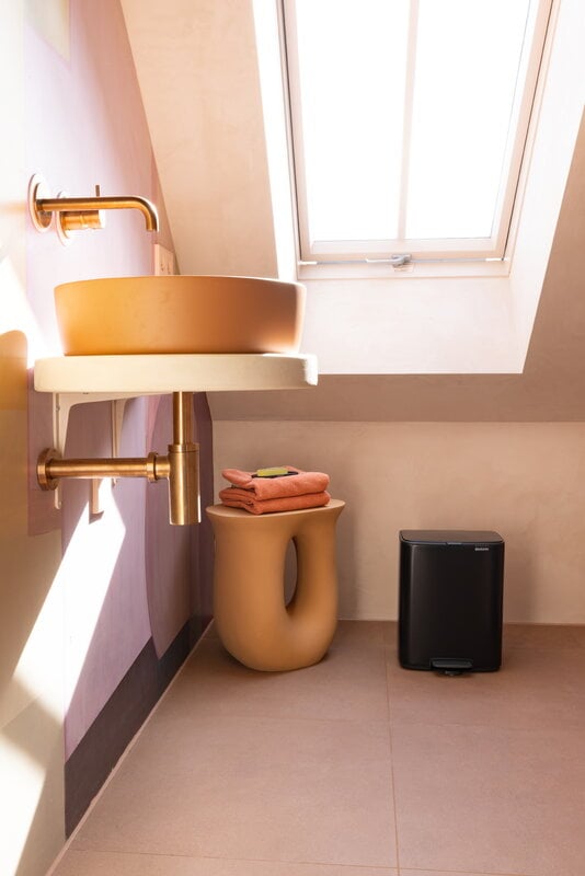 Brabantia Bo Pedal Bin, 12 L, matt black, decoration image