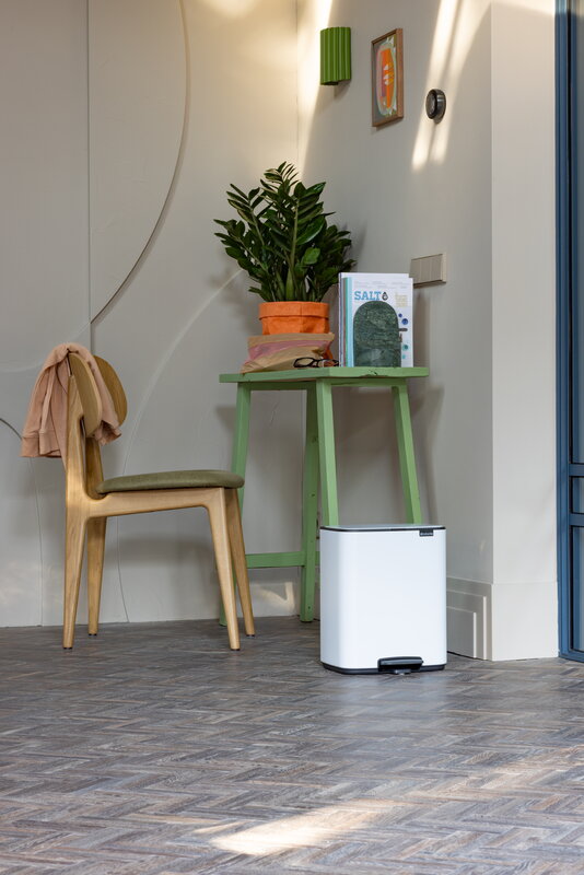 Brabantia Bo Pedal Bin, 12 L, white, decoration image