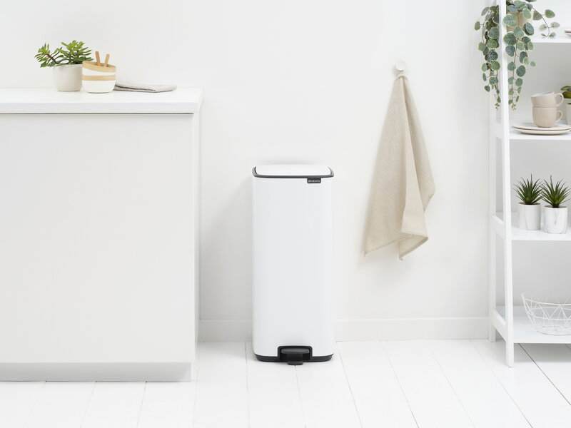 Brabantia Bo Pedal Bin 30 L, blanco, imagen de decoración