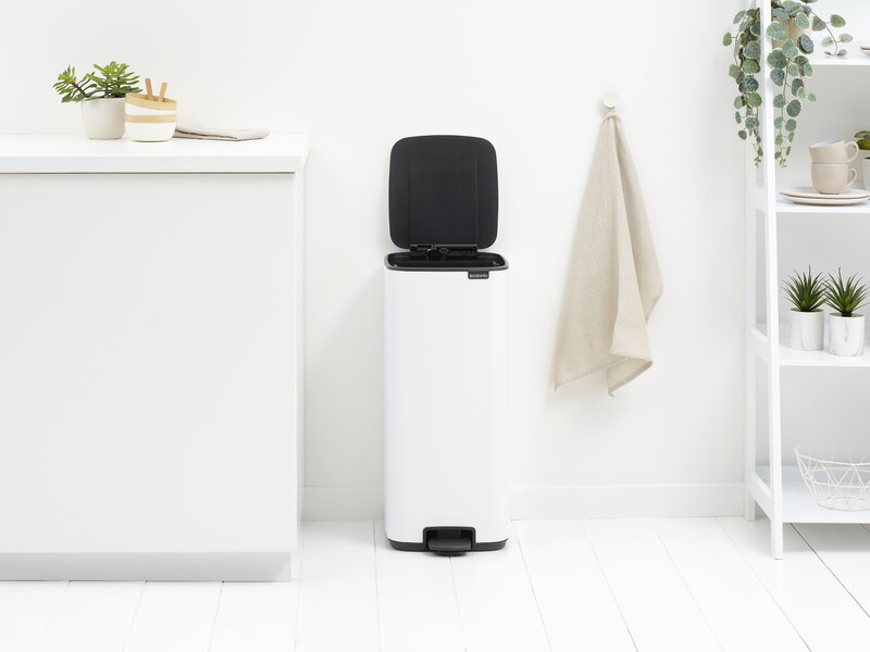 Brabantia Bo Pedal Bin 30 L, blanco, imagen de decoración