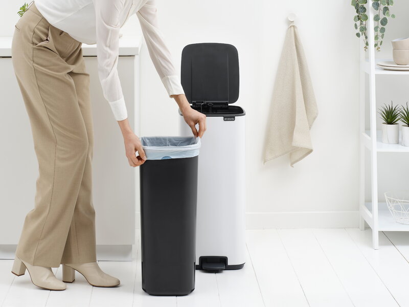 Brabantia Bo Pedal Bin 30 L, blanco, imagen de decoración