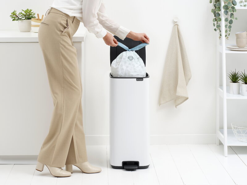 Brabantia Bo Pedal Bin 30 L, blanco, imagen de decoración
