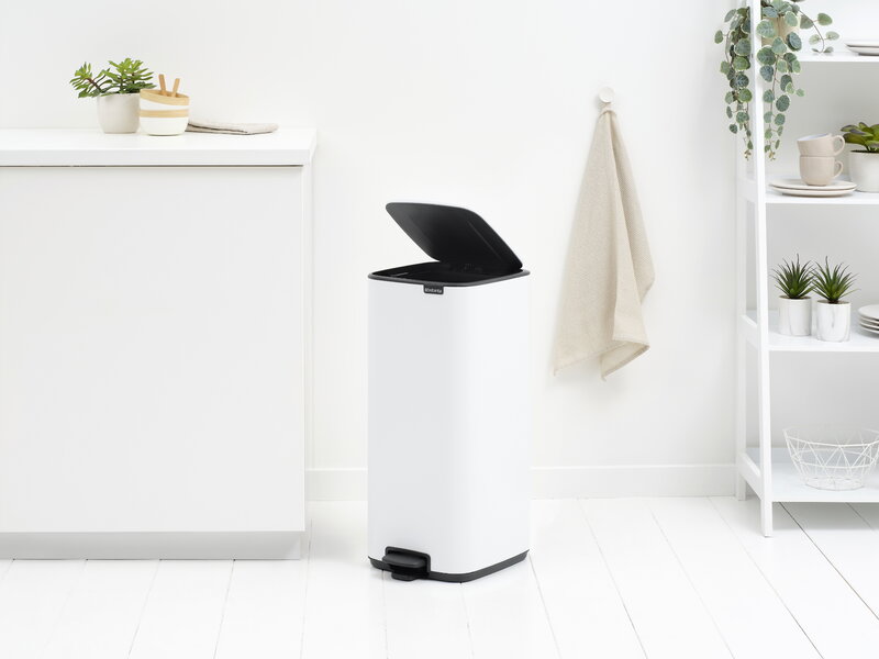 Brabantia Bo Pedal Bin 30 L, blanco, imagen de decoración