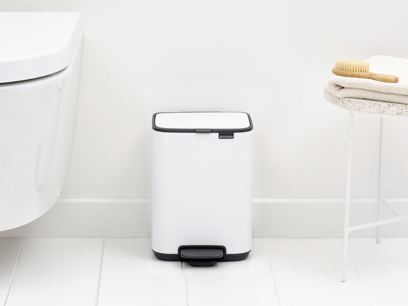 Brabantia Bo Pedal Bin 4 L, blanco, imagen de decoración