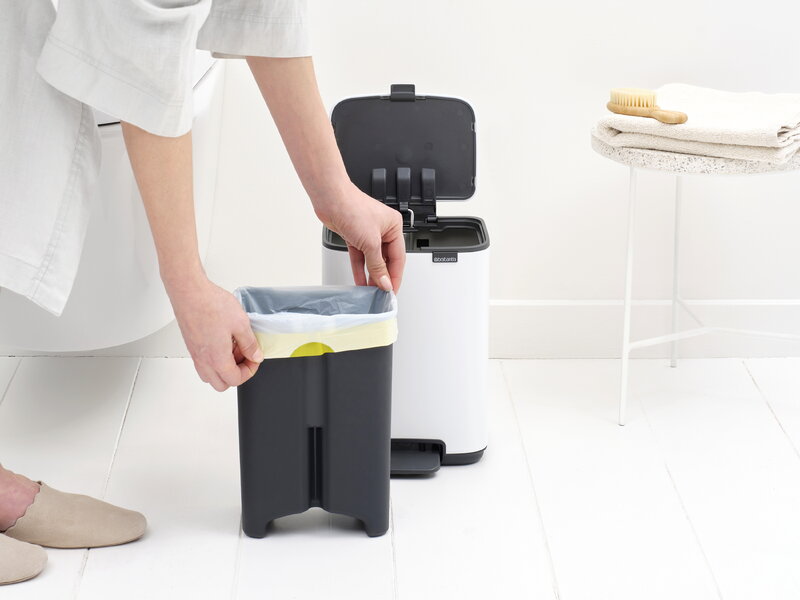 Brabantia Bo Pedal Bin 4 L, blanco, imagen de decoración