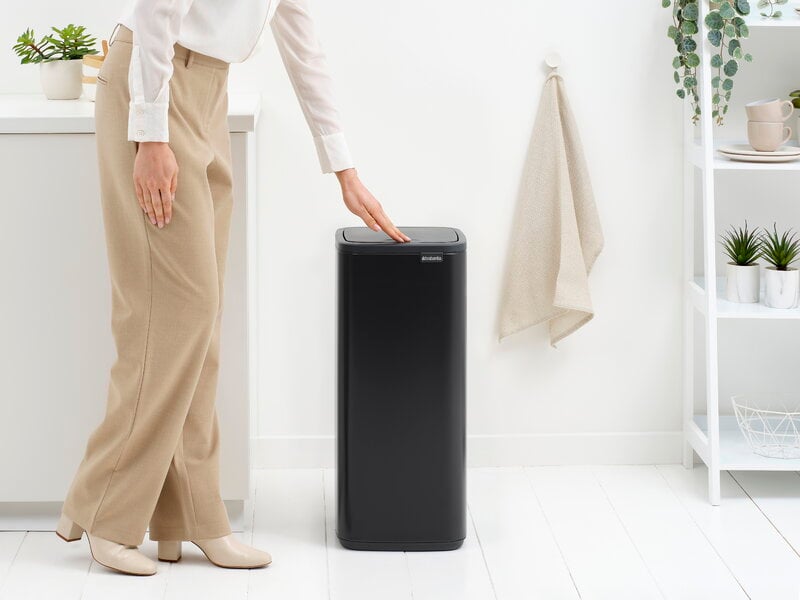 Brabantia Bo Touch Bin roska-astia, 30 L, matta musta, näkymä 15