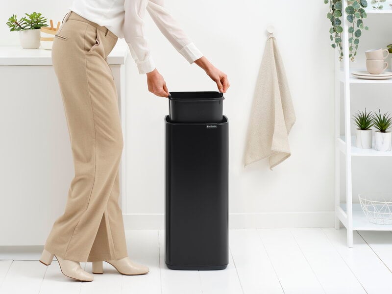 Brabantia Bo Touch Bin roska-astia, 30 L, matta musta, näkymä 10