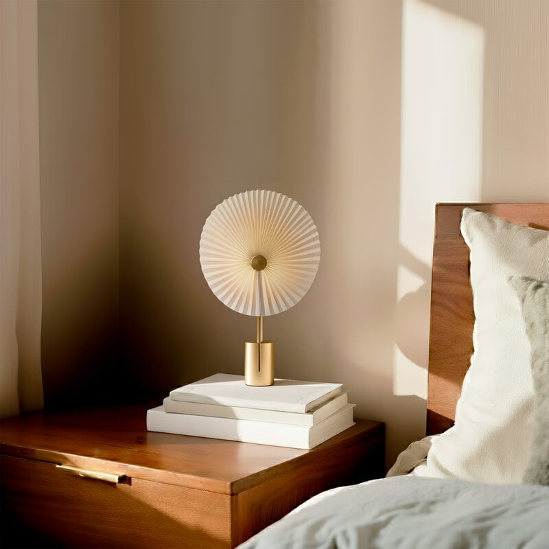 Gejst Liris portable table lamp, brass, view 2