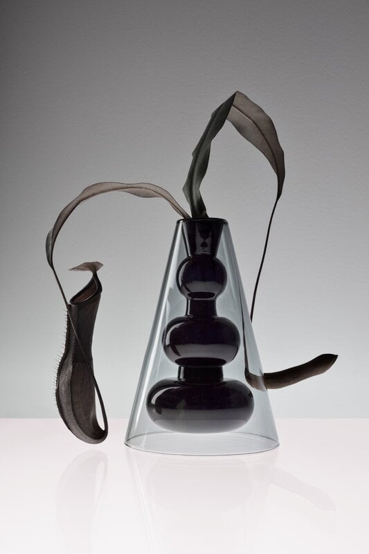 Tom Dixon Bump vase, cone, black, decoration image