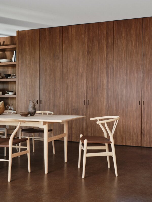 Carl Hansen & Søn CH24P Wishbone chair, rovere insaponato - pelle Loke marrone scuro, vista 5