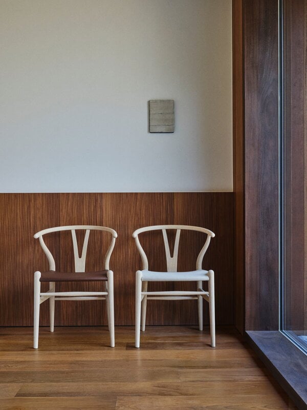 Carl Hansen & Søn CH24P Wishbone sedia, rovere insaponato - pelle Terra color sabbia, vista 2