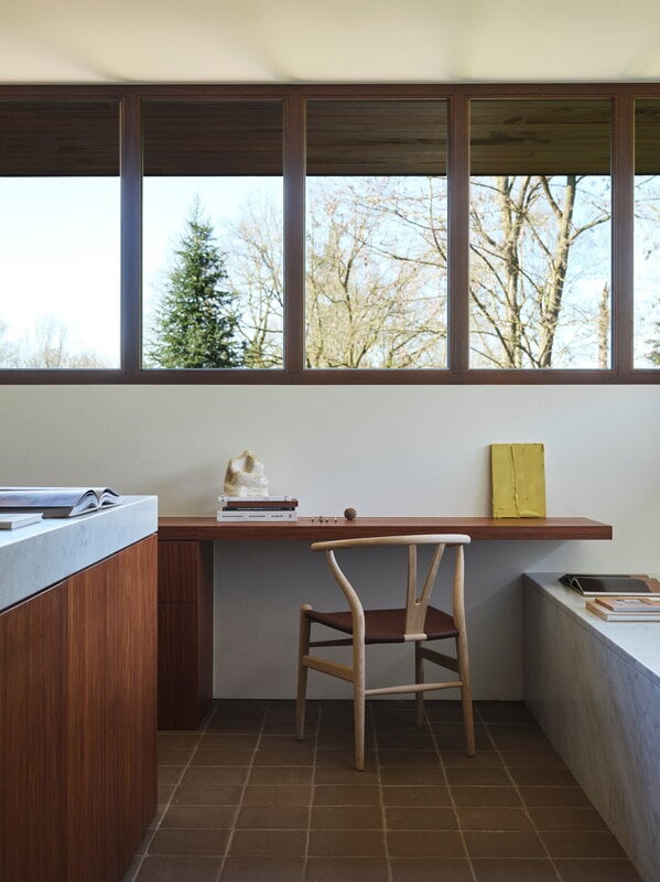 Carl Hansen & Søn CH24P Wishbone chair, rovere insaponato - pelle Loke marrone scuro, vista 6