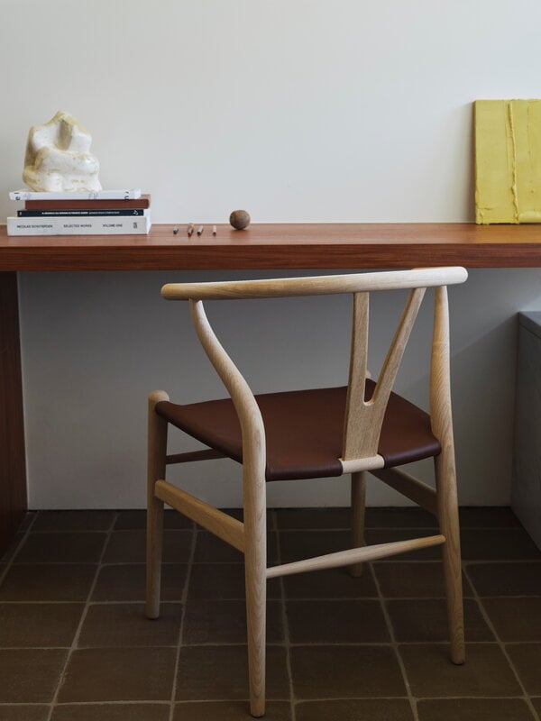 Carl Hansen & Søn CH24P Wishbone chair, rovere insaponato - pelle Loke marrone scuro, vista 7