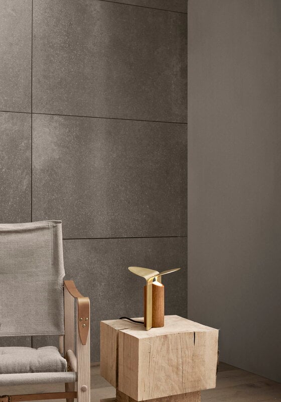Carl Hansen & Søn RF200 Petal table lamp, oiled oak - brass, decoration image